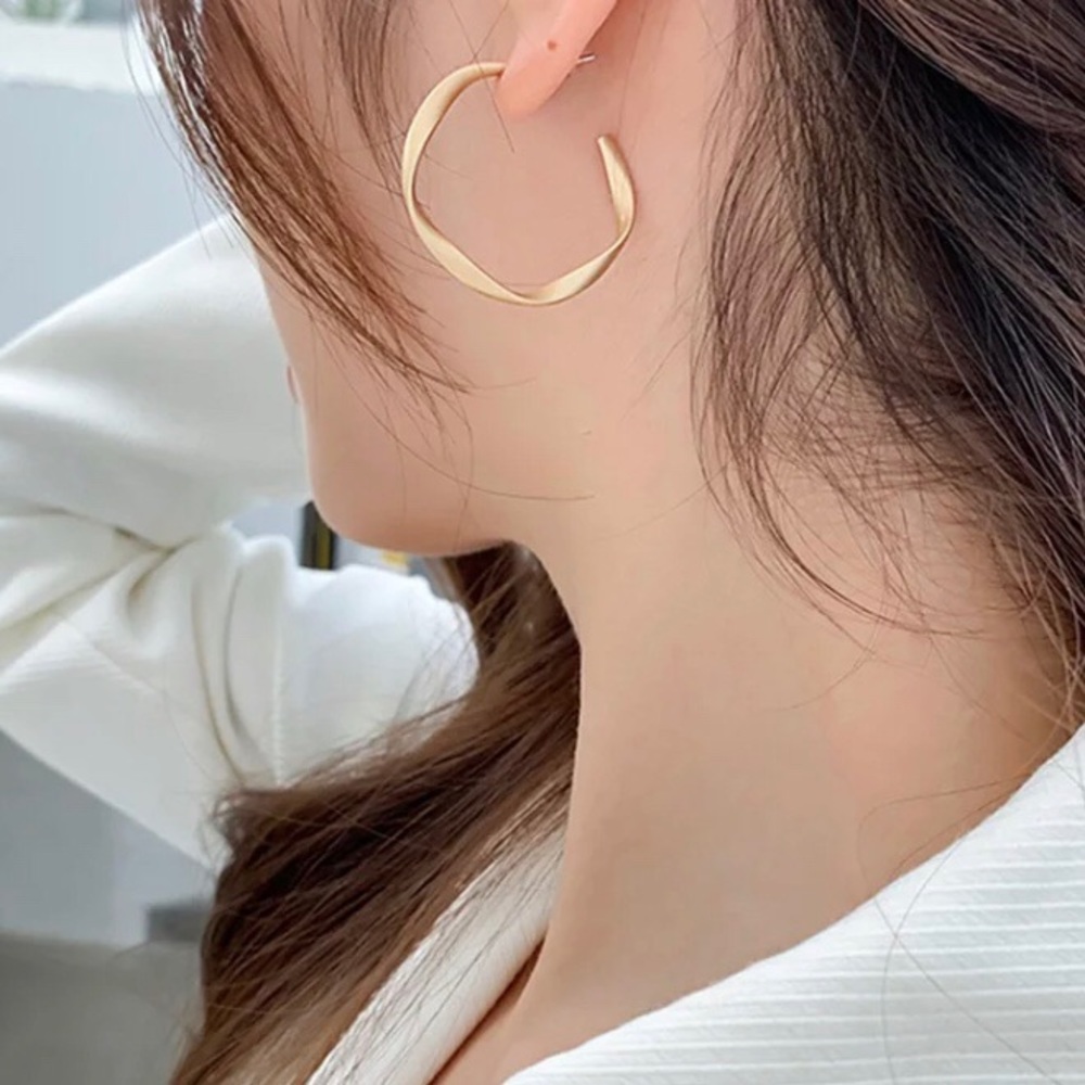 Just In! 🆕 NINA Golden Hoops Earrings